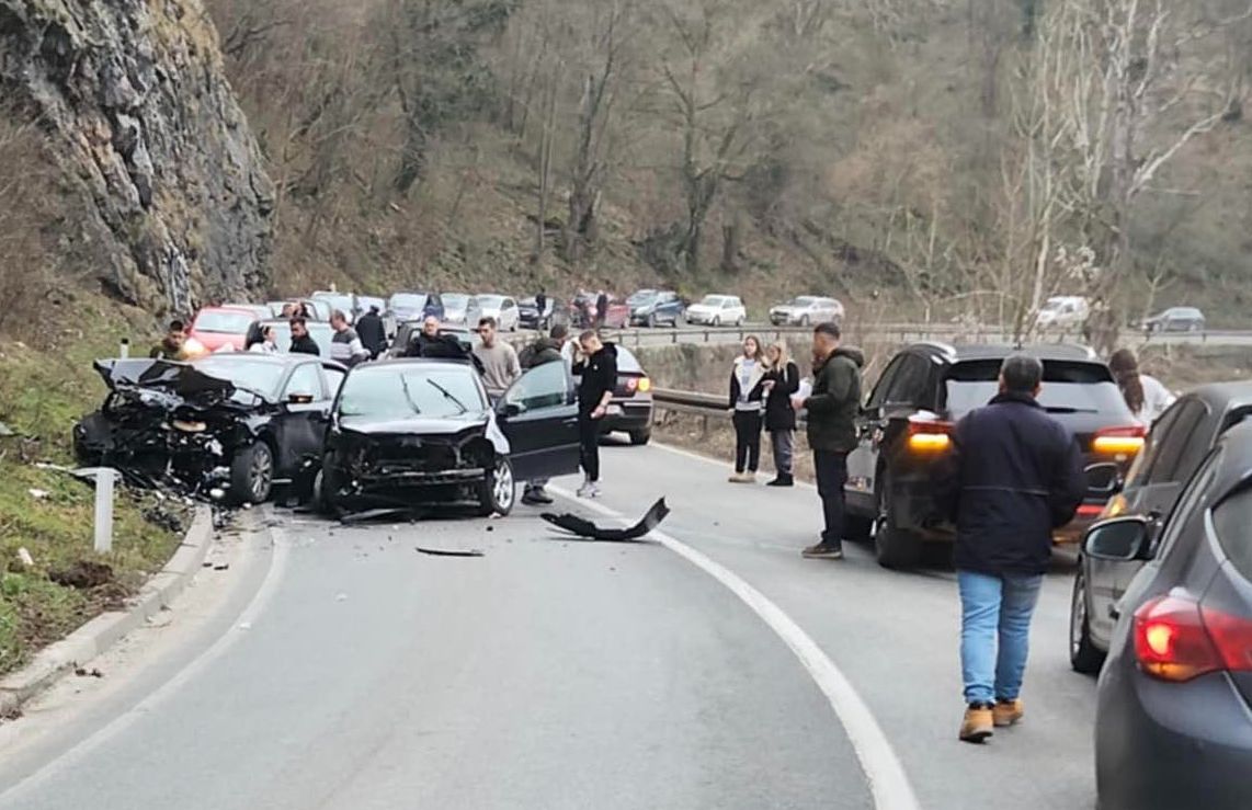 Saobraćajna nesreća paralisala Zvornik: Povrijeđeni prevezeni u bolnicu